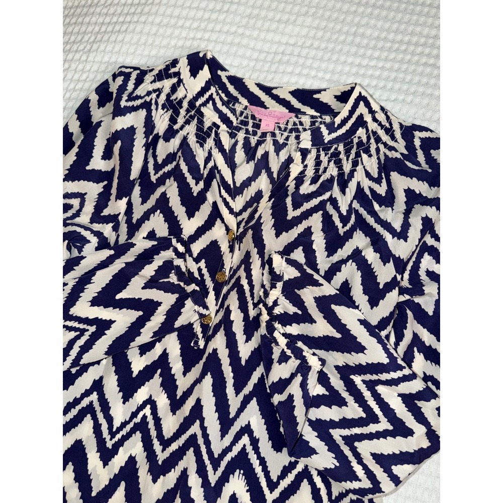 Lilly Pulitzer Blouse Women XS Navy Blue Ikat Chevron Silk Smocked Top